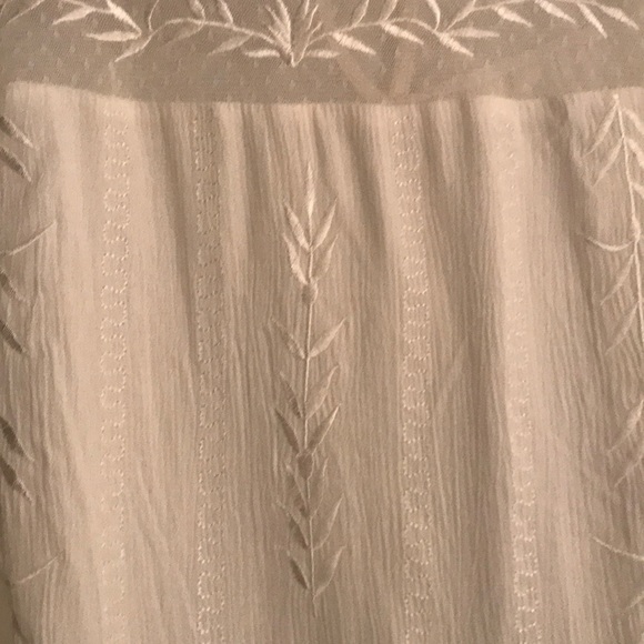 White lace shirt - Picture 4 of 6